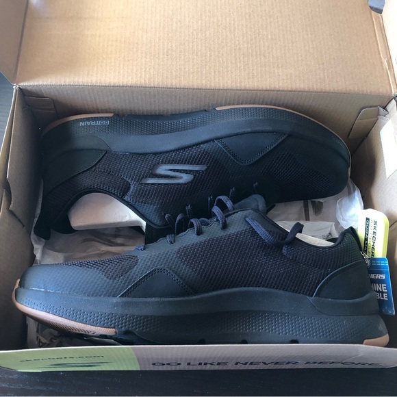 NWT in box Skechers GO TRAIN MOVE black washable Mens sneaker 11.5 - Picture 1 of 9
